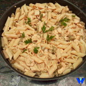 Penne ao creme de leite com frango e vagem