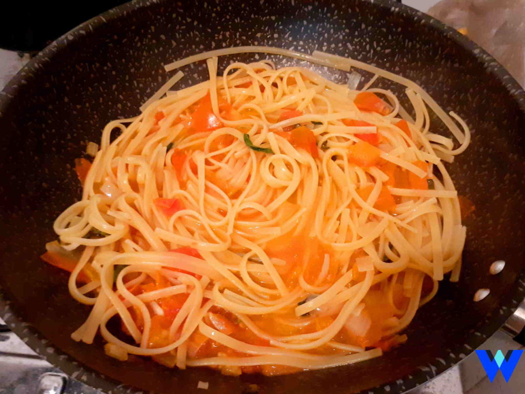 Linguine ao molho caseiro