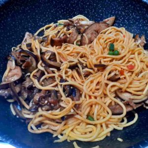 Yakisoba com berinjela