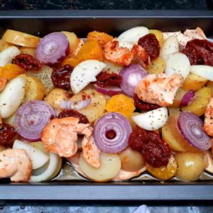 Frango ao forno com batata e cebola