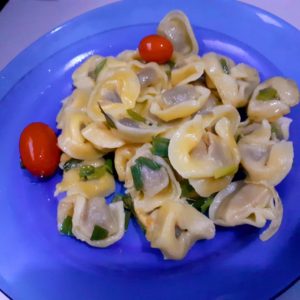 Capeletti ao azeite com cebolinha super fácil