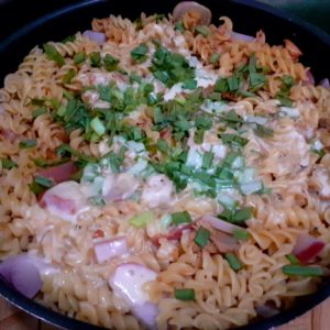 Macarrão com atum e rabanete