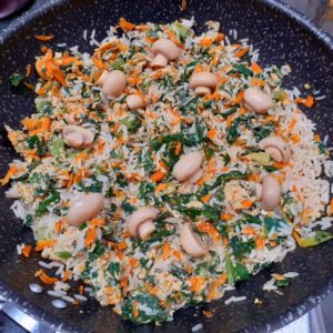 Arroz com couve e cenoura. Cheio de sabor