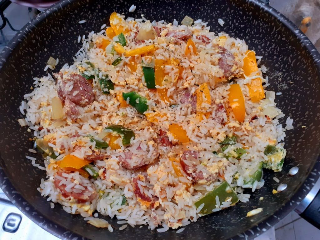 arroz com pimentão e linguiça