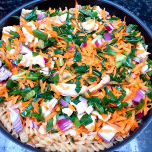 Macarrão com couve e cenoura