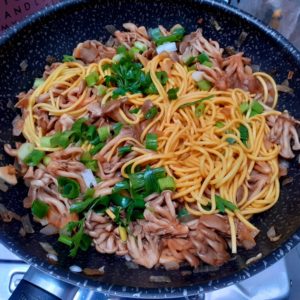 Yakisoba de shimeji. Receita favorita da casa