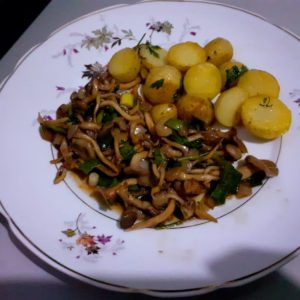 Shimeji na manteiga com batata