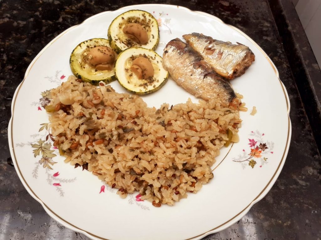 Arroz integral com sardinha