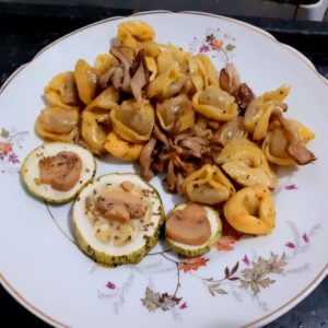 Capeletti com shimeji cheio de sabor