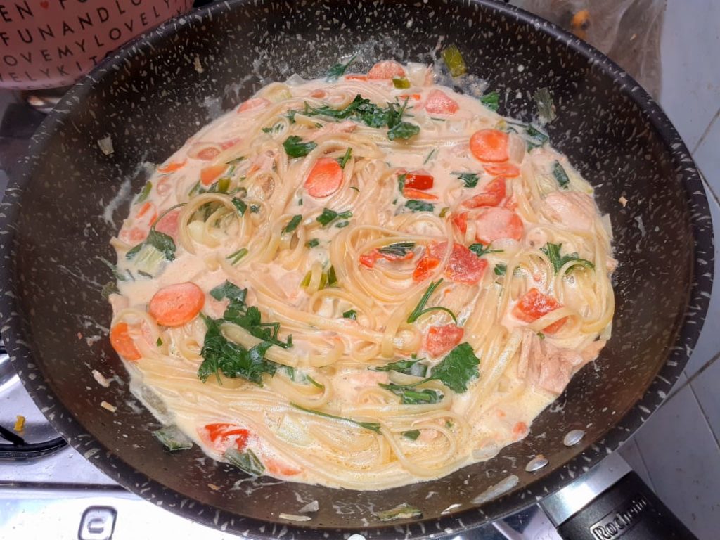 Linguine ao molho branco e atum