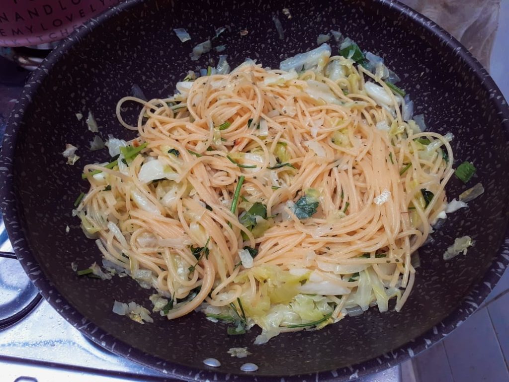 espaguete com repolho