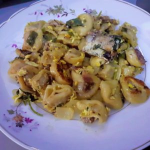 Capeletti com sardinha no azeite. Uma delícia de receita.