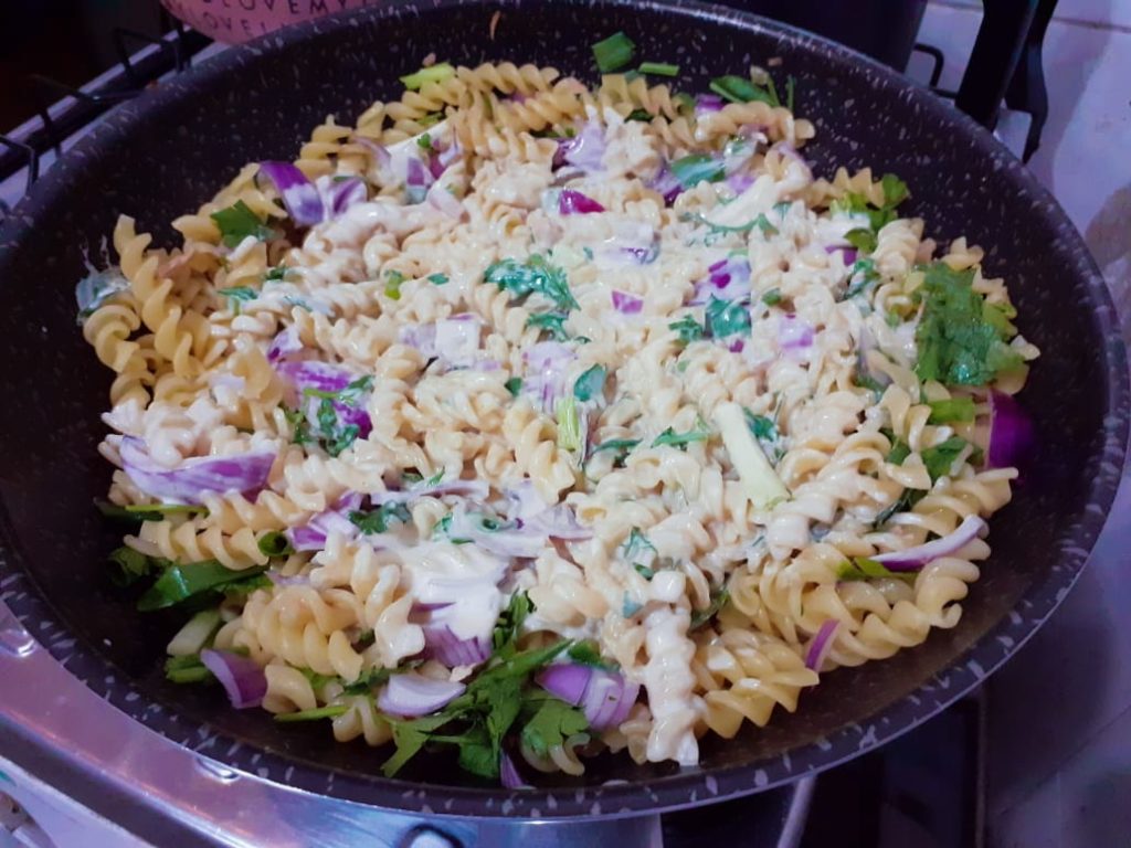 macarrão com molho branco e atum