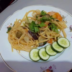 Receita de macarrão vegetariano prático e cheio de sabor caseiro.