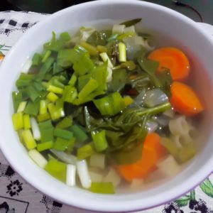 Sopa fácil de legumes. Bastante nutritiva