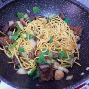 Yakisoba fácil e prático de carne