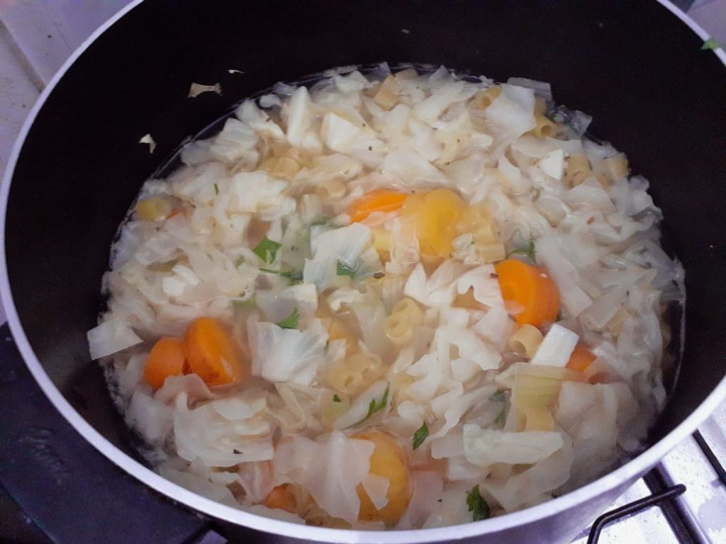 preparar como fazer sopa de repolho