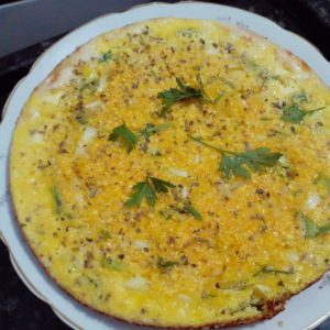 Omelete de cuscuz. Veja como ter um café da manhã saudável