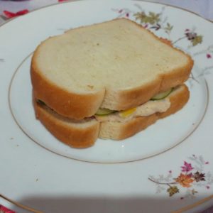 Sanduiche de pepino com maionese