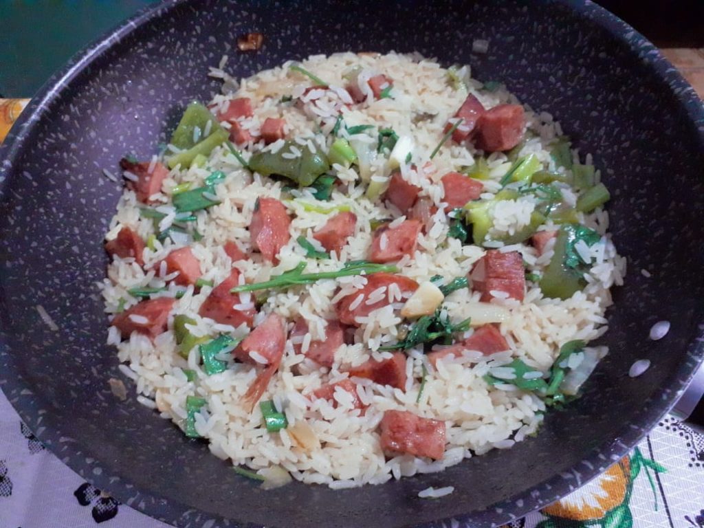 Tender com arroz e pimentão