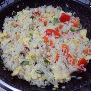 Arroz com ovo e pimentão