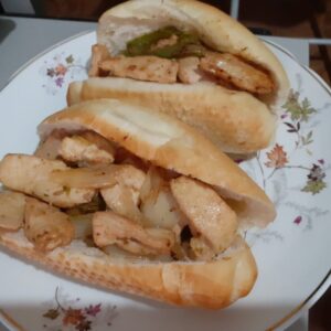 Sanduiche de frango com pão francês