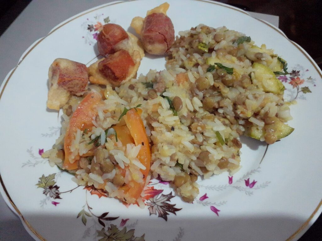 Como fazer arroz com lentilha e cebola