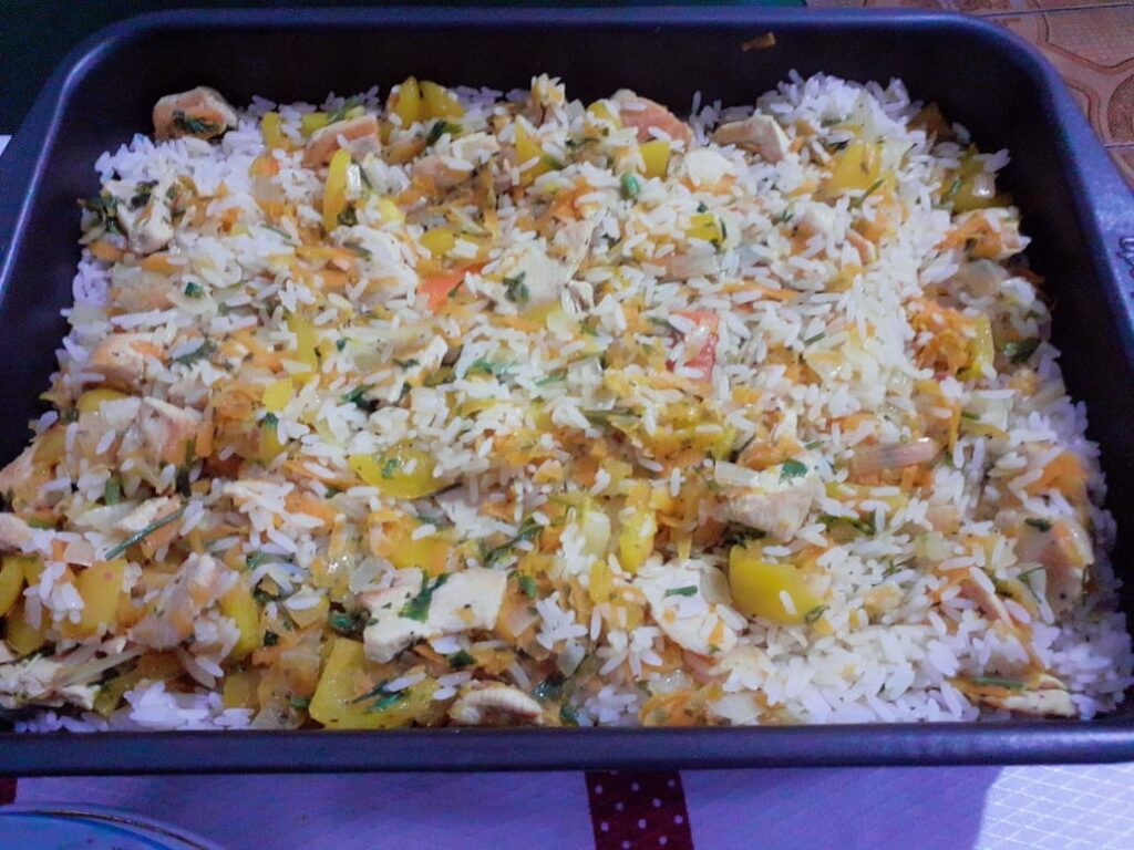 arroz com frango e legumes